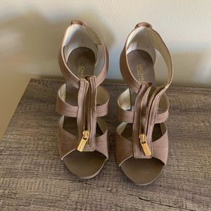 Like New - Michael Kors 'Berkley' T-Strap Sandal - Beige